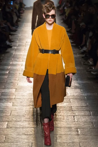 Look 7